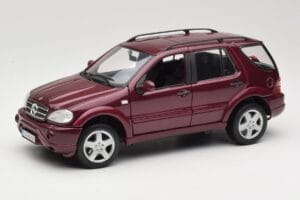 Mercedes ML55 AMG W163 Raudonas Maisto 1:18 50348 Metalas