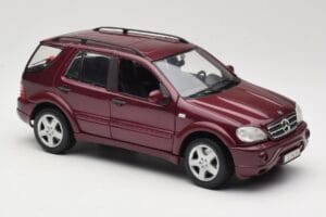 Mercedes ML55 AMG W163 Raudonas Maisto 1:18 50348 Metalas - nuotrauka 6 iš 8