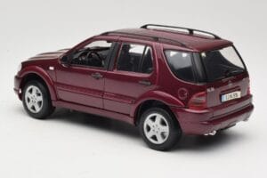 Mercedes ML55 AMG W163 Raudonas Maisto 1:18 50348 Metalas - nuotrauka 7 iš 8