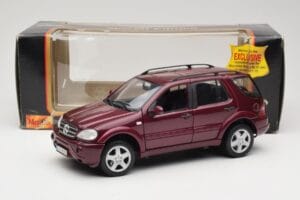 Mercedes ML55 AMG W163 Raudonas Maisto 1:18 50348 Metalas - nuotrauka 8 iš 8