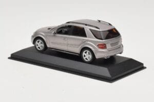 Mercedes ML63 AMG W164 Pilkas Metallic Minichamps 1:43 400034570 Metalas - nuotrauka 3 iš 4