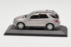 Mercedes ML63 AMG W164 Pilkas Metallic Minichamps 1:43 400034570 Metalas