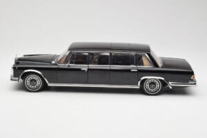 Mercedes 600 Pullman W100 Juodas AUTOart 1:18 76197 Metalas - nuotrauka 4 iš 8