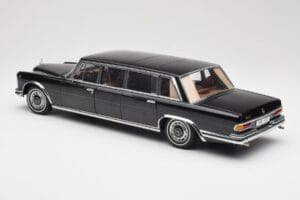 Mercedes 600 Pullman W100 Juodas AUTOart 1:18 76197 Metalas - nuotrauka 7 iš 8