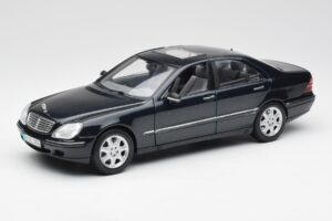 Mercedes S-Class W220 Mėlynas Maisto 1:18 56051 Metalas
