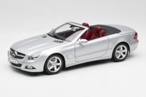 Mercedes SL 500 R230 Kabrioletas Iridium Sidabrinis Minichamps 1:18 B66962388 Metalas