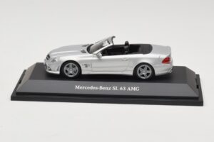 Mercedes SL 63 AMG R230 Silver Metallic Minichamps 1:43 B66960018 Metalas