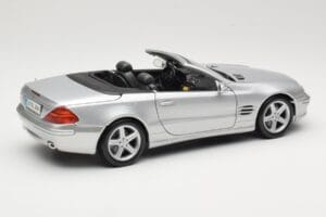 Mercedes SL R230 Sidabrinis Maisto 1:18 B66962125 Metalas - nuotrauka 3 iš 8