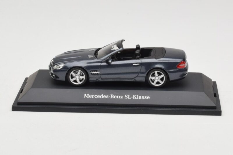 Mercedes SL R230 Tenorit Grey Metallic Minichamps 1:43 Mercedes SL R230 Tenorit Grey Metallic Minichamps 1:43 B66962392 Metalas