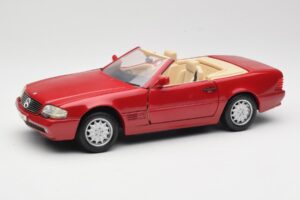 Mercedes SL500 R129 Raudonas Revell 1:18 08927 Metalas