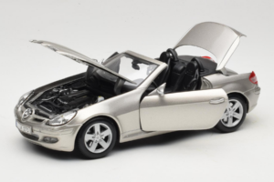 Mercedes SLK R171 Šviesus Bronzinis Metalinis Maisto 1:18 31674-R1 Metalas - nuotrauka 2 iš 8