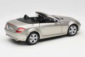 Mercedes SLK R171 Šviesus Bronzinis Metalinis Maisto 1:18 31674-R1 Metalas - nuotrauka 3 iš 8