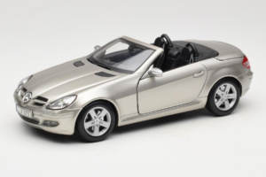 Mercedes SLK R171 Šviesus Bronzinis Metalinis Maisto 1:18 31674-R1 Metalas