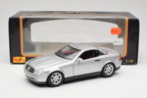 Mercedes SLK R170 Roadsteris Sidabrinis Maisto 1:18 31674 Metalas - nuotrauka 2 iš 9
