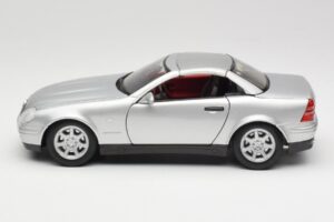 Mercedes SLK R170 Roadsteris Sidabrinis Maisto 1:18 31674 Metalas - nuotrauka 3 iš 9