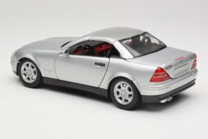 Mercedes SLK R170 Roadsteris Sidabrinis Maisto 1:18 31674 Metalas - nuotrauka 4 iš 9
