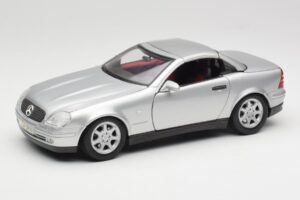 Mercedes SLK R170 Roadsteris Sidabrinis Maisto 1:18 31674 Metalas