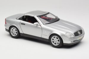 Mercedes SLK R170 Roadsteris Sidabrinis Maisto 1:18 31674 Metalas - nuotrauka 6 iš 9