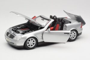 Mercedes SLK R170 Roadsteris Sidabrinis Maisto 1:18 31674 Metalas - nuotrauka 8 iš 9
