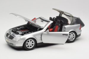 Mercedes SLK R170 Roadsteris Sidabrinis Maisto 1:18 31674 Metalas - nuotrauka 9 iš 9