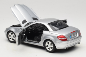 Mercedes SLK R171 Sidabrinis Minichamps 1:18 B66962318 Metalas - nuotrauka 5 iš 9