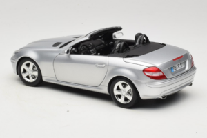 Mercedes SLK R171 Sidabrinis Minichamps 1:18 B66962318 Metalas - nuotrauka 8 iš 9