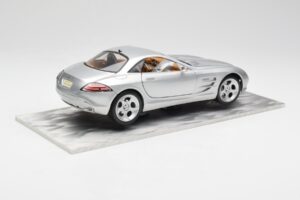 Mercedes SLR Vision Sidabrinis Riboto Leidimo Su Aliuminio Pagrindu Bburago 1:18 B66962102 Metalas - nuotrauka 3 iš 8
