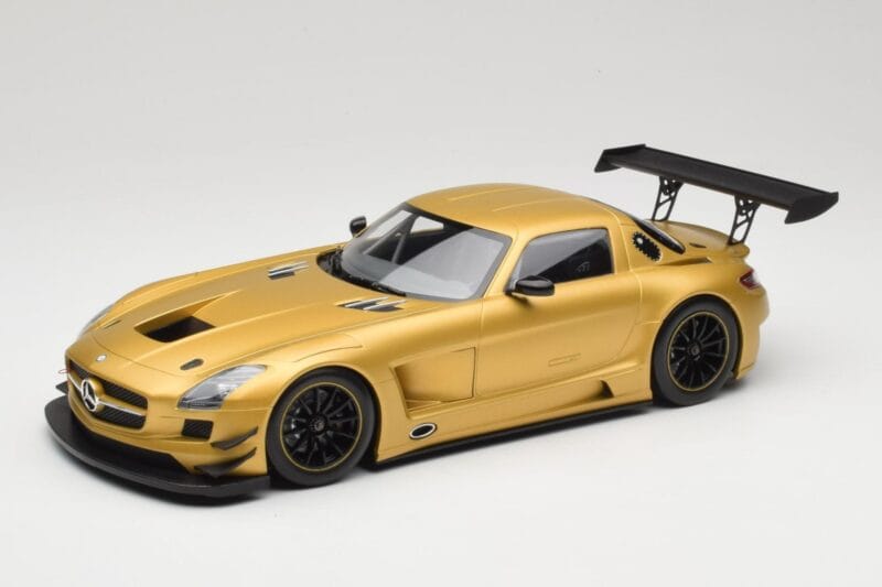 Mercedes AMG SLS C197 GT3 Street Auksinis Minichamps 1:18 151113106 Metalas