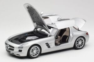 Mercedes SLS AMG C197 Iridium Sidabrinis Minichamps 1:18 100039026 Metalas - nuotrauka 2 iš 8