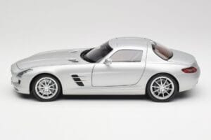 Mercedes SLS AMG C197 Iridium Sidabrinis Minichamps 1:18 100039026 Metalas - nuotrauka 4 iš 8