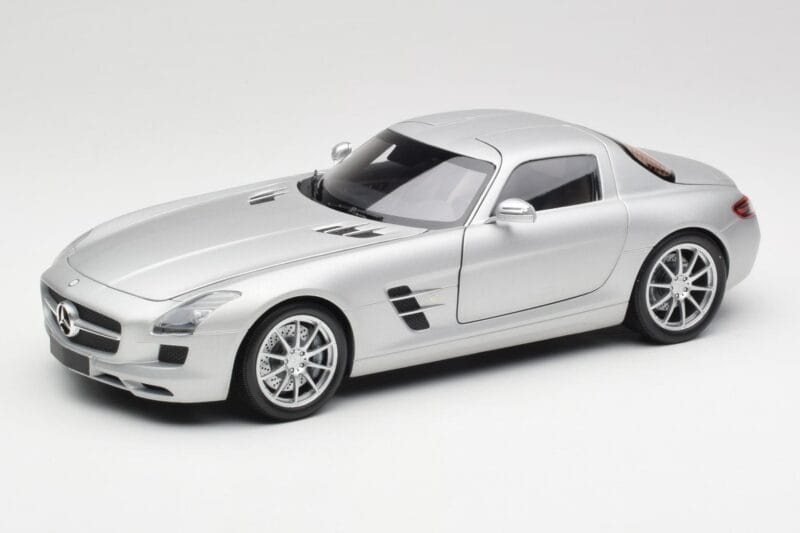 Mercedes SLS AMG C197 Iridium Sidabrinis Minichamps 1:18 100039026 Metalas