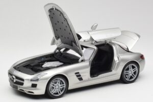 Mercedes SLS AMG C197 Matt Sidabrinis Minichamps 1:18 100039029 Metalas - nuotrauka 2 iš 8