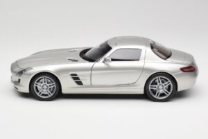Mercedes SLS AMG C197 Matt Sidabrinis Minichamps 1:18 100039029 Metalas - nuotrauka 4 iš 8