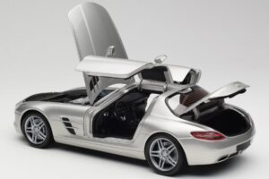 Mercedes SLS AMG C197 Matt Sidabrinis Minichamps 1:18 100039029 Metalas - nuotrauka 5 iš 8