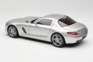 Mercedes SLS AMG C197 Matt Sidabrinis Minichamps 1:18 100039029 Metalas - nuotrauka 7 iš 8