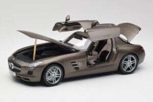 Mercedes SLS AMG C197 Monza Pilkas Minichamps 1:18 B66960044 Metalas - nuotrauka 2 iš 8