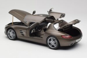 Mercedes SLS AMG C197 Monza Pilkas Minichamps 1:18 B66960044 Metalas - nuotrauka 5 iš 8