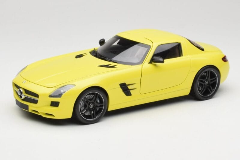 Mercedes SLS AMG C197 Geltonas Minichamps 1:18 100039022 Metalas