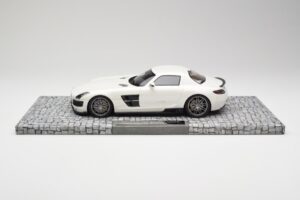 Mercedes Brabus SLS AMG 700 Biturbo Pearl Baltas Minichamps 1:18 107032020 Metalas - nuotrauka 3 iš 6