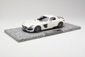 Mercedes Brabus SLS AMG 700 Biturbo Pearl Baltas Minichamps 1:18 107032020 Metalas