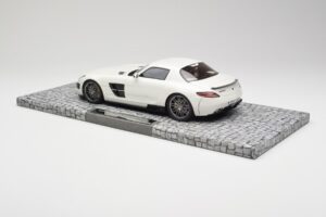Mercedes Brabus SLS AMG 700 Biturbo Pearl Baltas Minichamps 1:18 107032020 Metalas - nuotrauka 5 iš 6