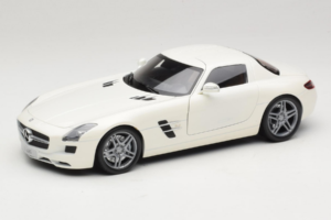 Mercedes SLS AMG Designo Mystic White Museum Edition Minichamps 1:18 B66055551 Metalas