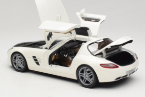 Mercedes SLS AMG Designo Mystic White Museum Edition Minichamps 1:18 B66055551 Metalas - nuotrauka 5 iš 8