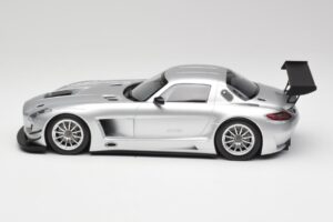 Mercedes SLS AMG GT3 C197 Street Sidabrinis Minichamps 1:18 151113100 Metalas - nuotrauka 3 iš 6