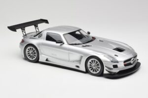 Mercedes SLS AMG GT3 C197 Street Sidabrinis Minichamps 1:18 151113100 Metalas - nuotrauka 4 iš 6