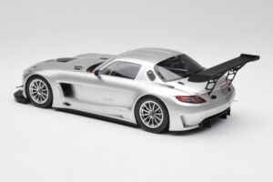 Mercedes SLS AMG GT3 C197 Street Sidabrinis Minichamps 1:18 151113100 Metalas - nuotrauka 5 iš 6