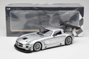 Mercedes SLS AMG GT3 C197 Street Sidabrinis Minichamps 1:18 151113100 Metalas - nuotrauka 6 iš 6