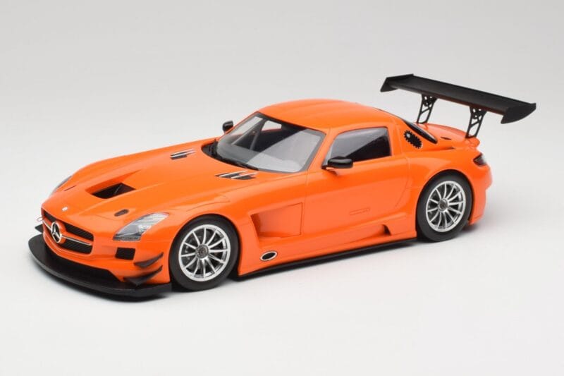 Mercedes SLS AMG GT3 C197 Street Oranžinis Minichamps 1:18 151113105 Metalas