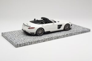 Mercedes Brabus SLS AMG 700 Biturbo Roadster Pearl Baltas Minichamps 1:18 107032130 Metalas - nuotrauka 2 iš 6