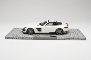 Mercedes Brabus SLS AMG 700 Biturbo Roadster Pearl Baltas Minichamps 1:18 107032130 Metalas - nuotrauka 3 iš 6